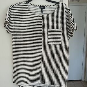 Jones New York Monochrome Patterned Blouse